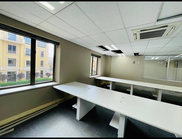 950M² OFFICE TO LET IN MAGALIESSIG